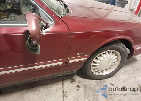 1996 Lincoln Town Car Cartier z USA, uszkodzony, nr VIN 1LNLM83W3TY607897